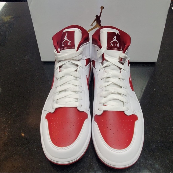 Jordan 1s Retro mids Sz various - Picture 4 of 9